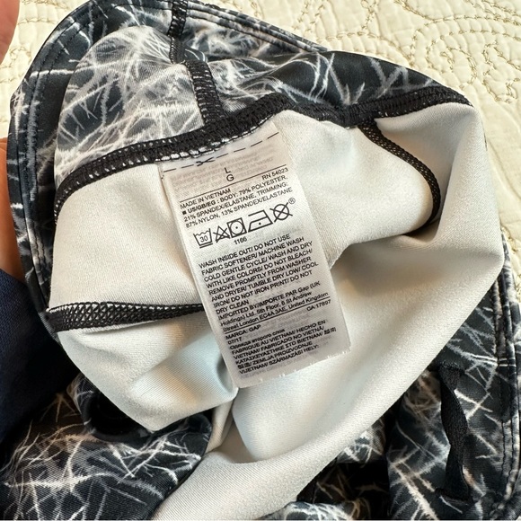 GAP Fit printed mesh detail black & white leggings - Picture 6 of 8